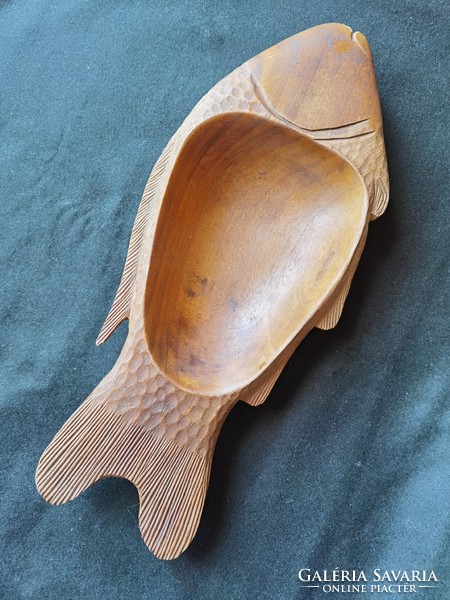 Vintage kézzel faragott hal formájú kínáló asztalközép