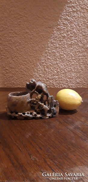Small oriental carved brush-washer greasestone vase - statue with a monkey motif