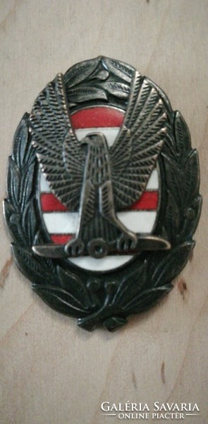 The badge of the college of flight attendants in Szolnok is mh kilián