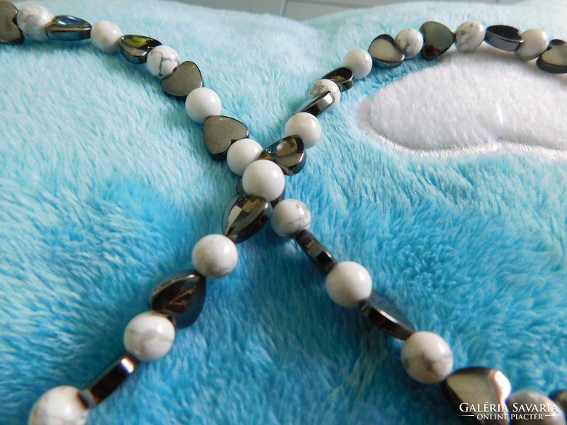 Slimming howlite and hematite heart necklace 48cm