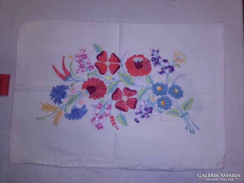 Decorative pillow from Kalocsa embroidered on canvas