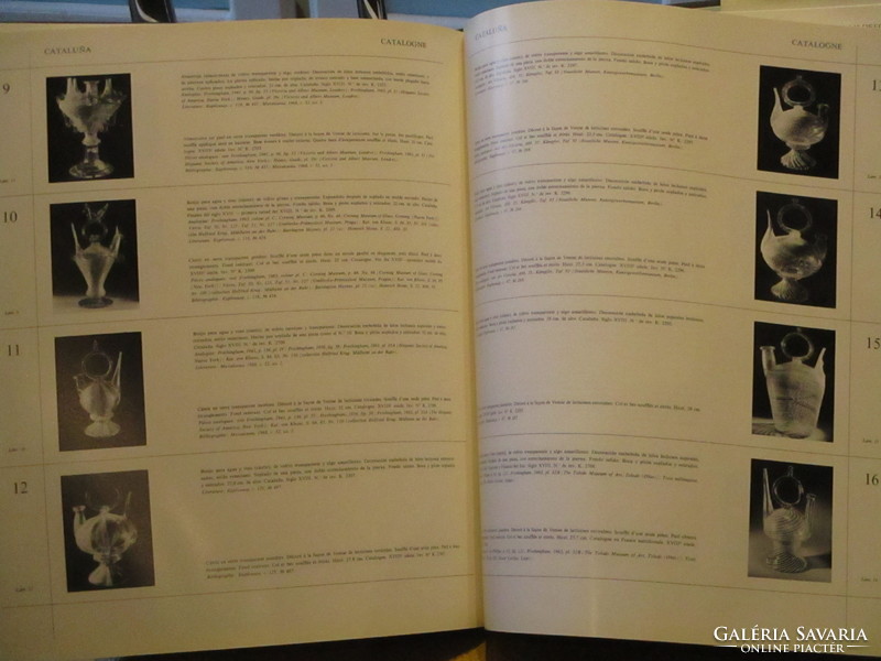 1974-es kiadású igen ritka csodálatos üvegkönyv rengeteg fotóval 250 tárgy fotója és leirása