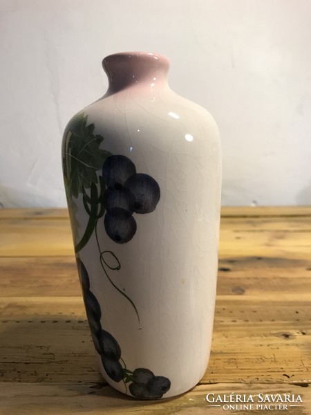 Decorative vine pattern vase t-149
