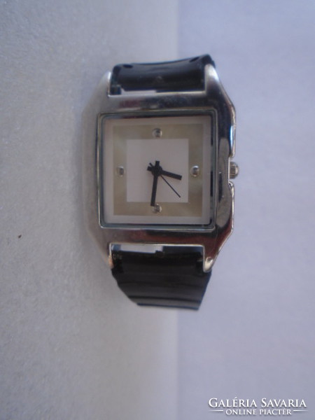 Luxury cartier style men's classic suit watch, the watch still has the foil on it about 3 x 4 cm 700 ft