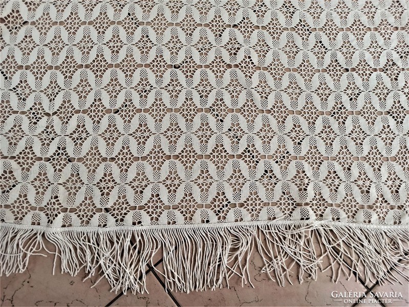 Lace tablecloth - 150x150 cm