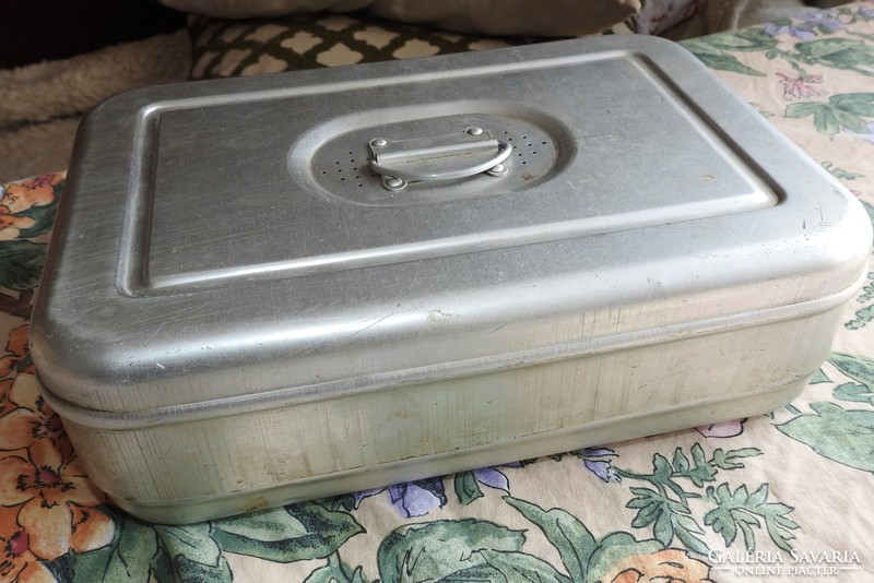 Retro metal crockery box - aluminum dinner transport box