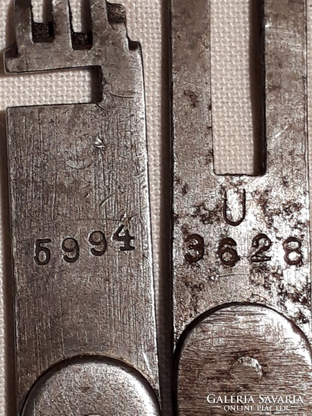 2db régi trezor , széf , páncélszekrény kulcs ( jelzett)