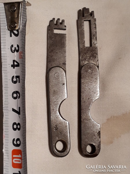 2pcs old safe, safe, safe key (marked)