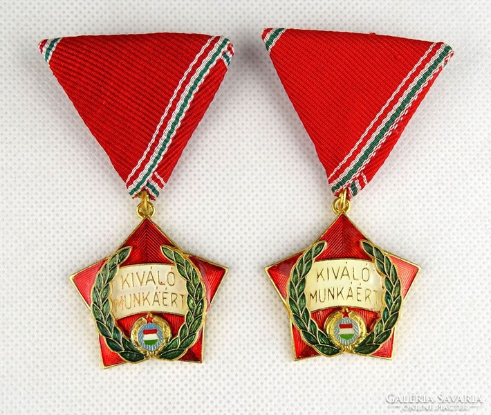 1H909 Régi szocialista kitüntetés KIVÁLÓ MUNKÁÉRT 2 darab