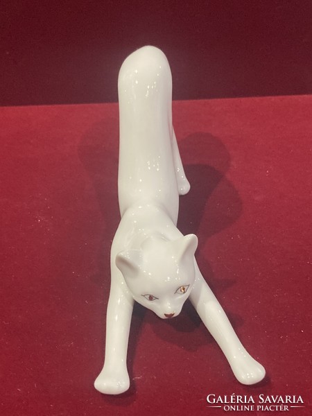 Hollóházi porcelán fehér arany nyújtózó cica