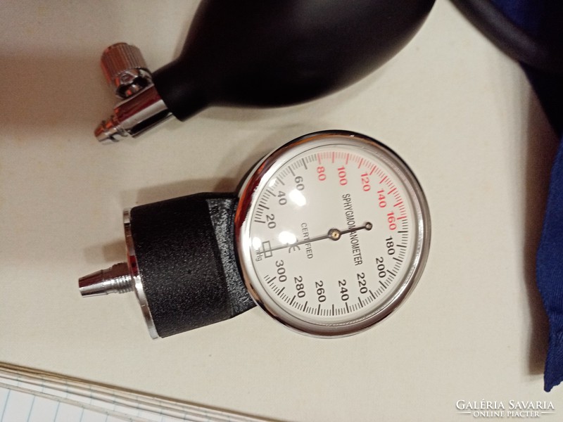 Pumpás vérnyomásmérő hibátlan