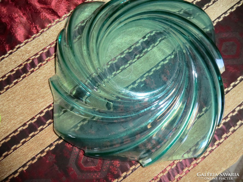 Green glass bowl 28x28 and 8 cm deep