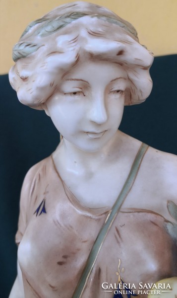 Dt/016 - antique royal dux - female statue