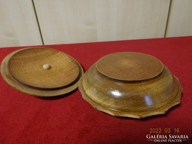 The diameter of the carved wooden jewelry box is 14.5 cm. He has! Jókai.
