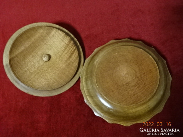 The diameter of the carved wooden jewelry box is 14.5 cm. He has! Jókai.