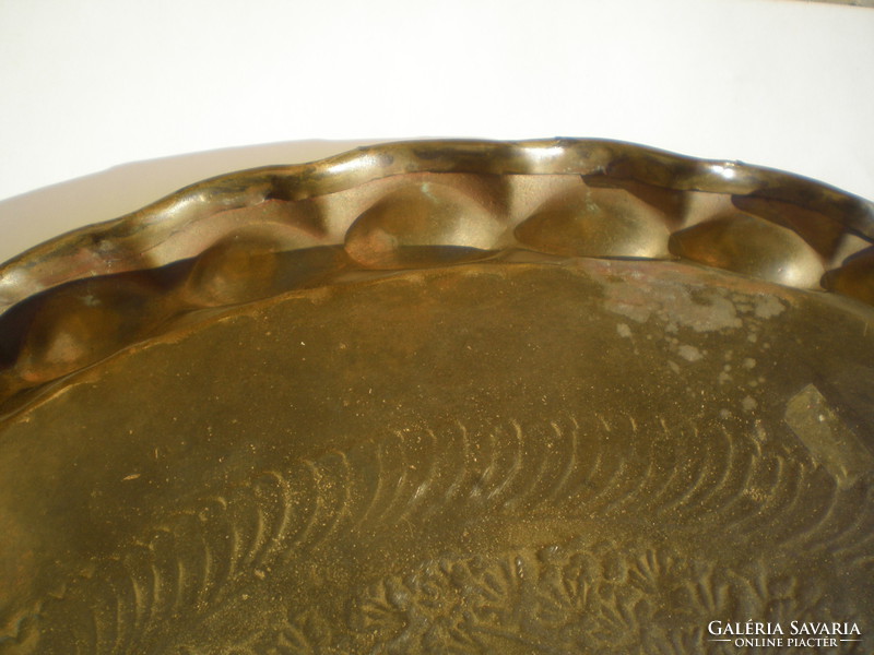 Large brass tray. 38 cm diameter, beautiful goldsmith's work.