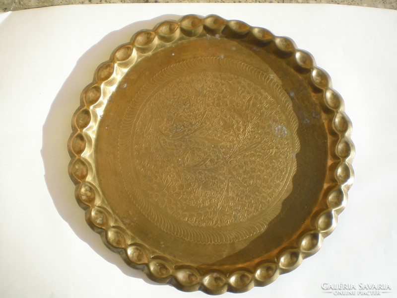 Large brass tray. 38 cm diameter, beautiful goldsmith's work.