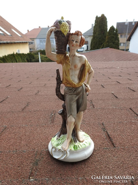 Antik szüretelő fiú - porcelán figura - jelzett - Meissenit követő manifaktúra terméke