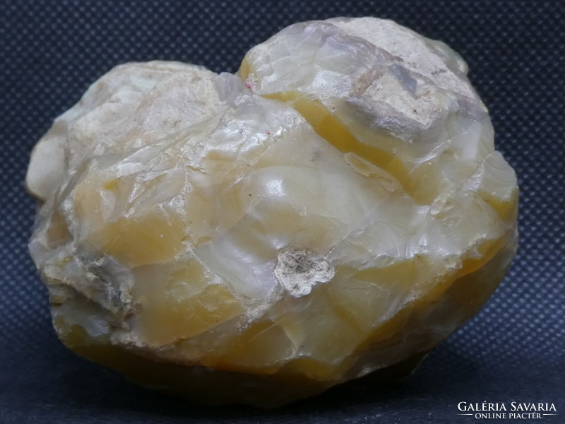 Természetes közönséges opál ásvány. Régi, gyűjteményi darab. Telkibánya. 230 gramm