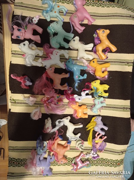 28 pcs pony horse collection plus a couple of accessories