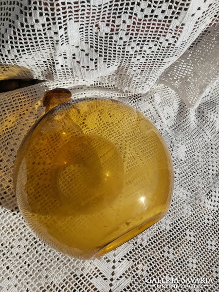 Gyönyörű ritka borostyán színű fúj érdekes üveg falkaszthatós méhitató ? Patikai ? Laboratóriumi ?