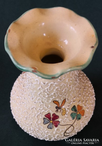 Dt/035 - Paoli marked - small vase