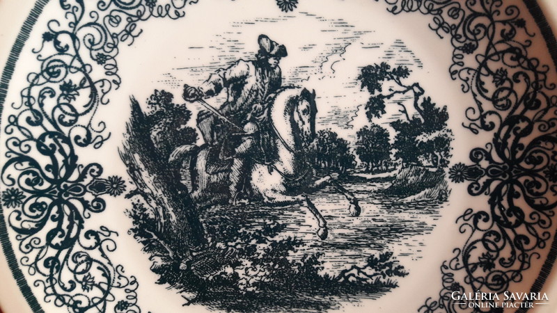 XVIII. századi lovas katonás porcelán dísztányér (M2342)