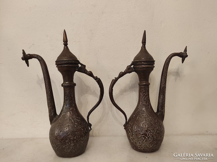 Antik 2 darab arab kávé kiöntő nehéz réz kancsó vésett vadász jelenet Marokkó Szíria 913 5283