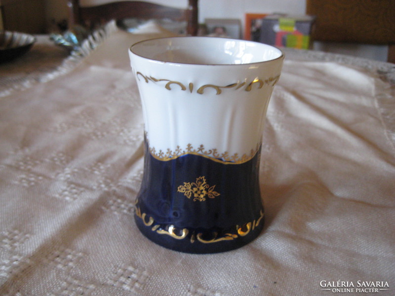 Zsolnay pompaduor vase, new condition 7.4 x 9.4 mm