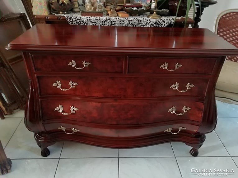 Baroque-style chest of drawers in beautiful condition, large size.