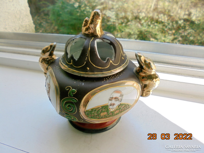Antique vase of satsuma moriage with 4 medallions with figural foo dog