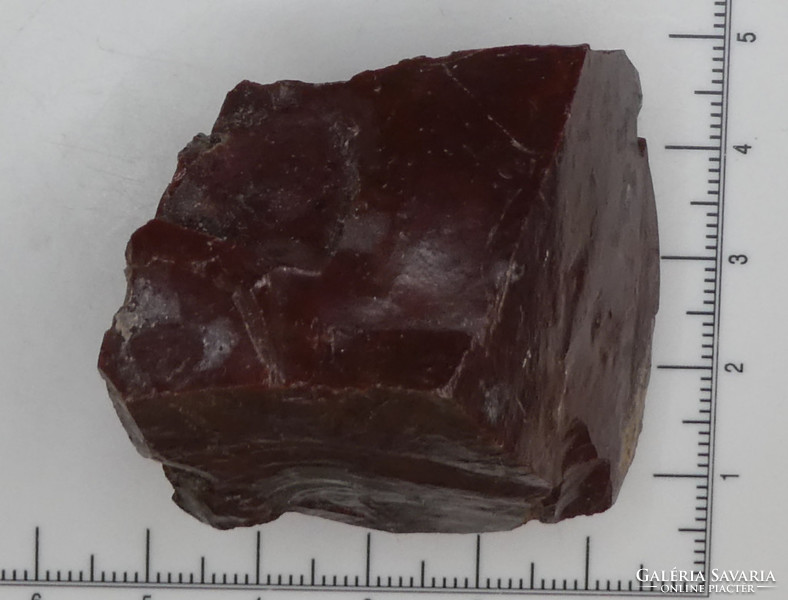 Vörös opál. Természetes, közönséges opál ásvány. Ránkfüred, Felvidék. 73 gramm