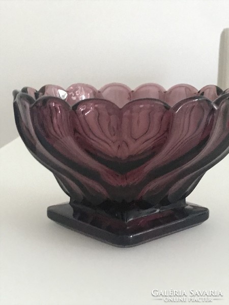 Art deco amethyst glass serving bowl, 16 cm in diameter