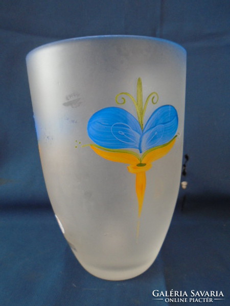 Kosta Boda svéd kézműves üveg váza, jelzett EGYEDI KÉZIFESTÉSSEL RITKASÁG savmaratott