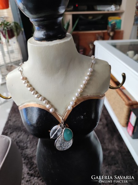 Silver necklace (necklace)