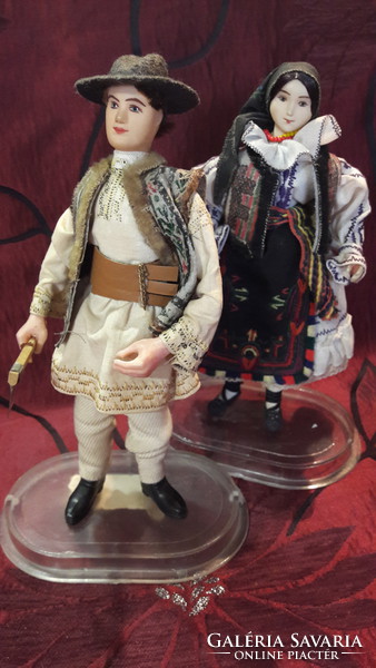 Doll in traditional costume (m2399)