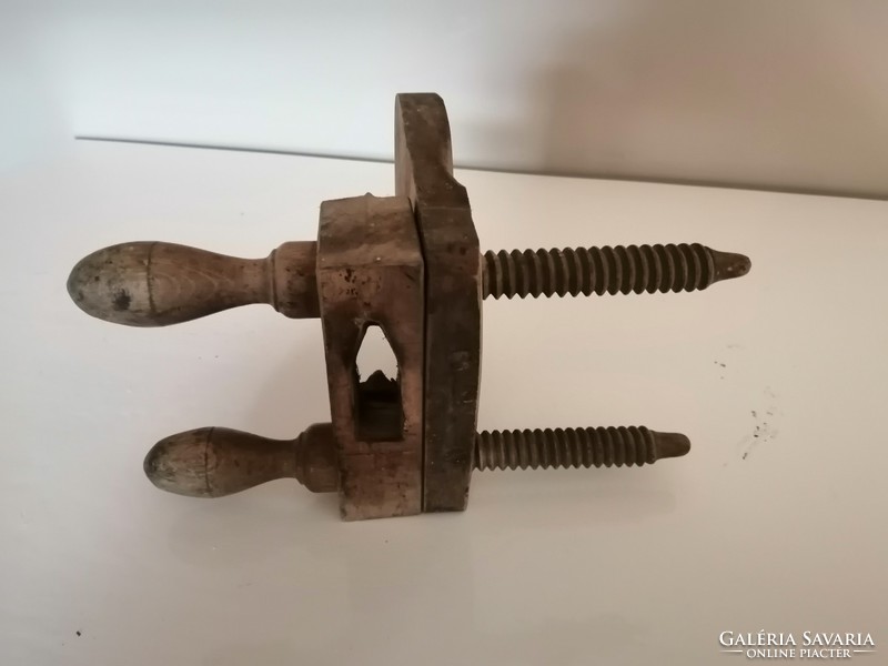 Old table tool for peeling planers