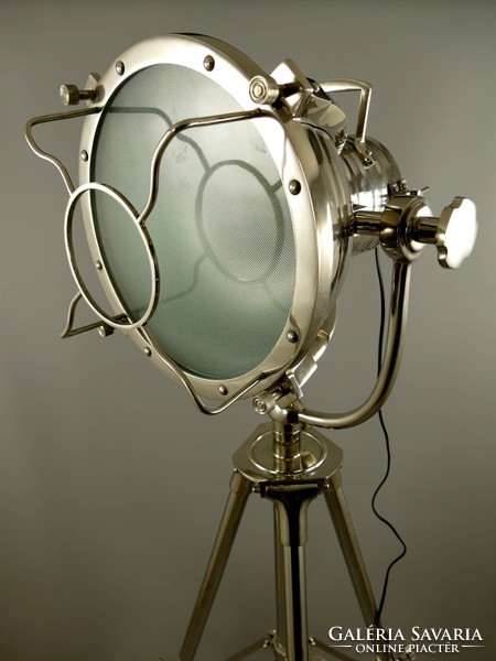 Háromlábú krómozott állólámpa - 185cm magas