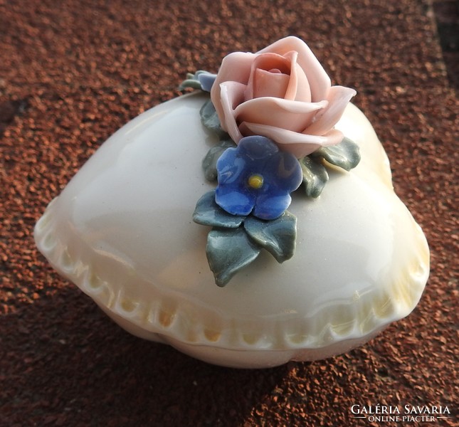 Szív alakú virágos ENS porcelán bonbonier - doboz - ékszertartó