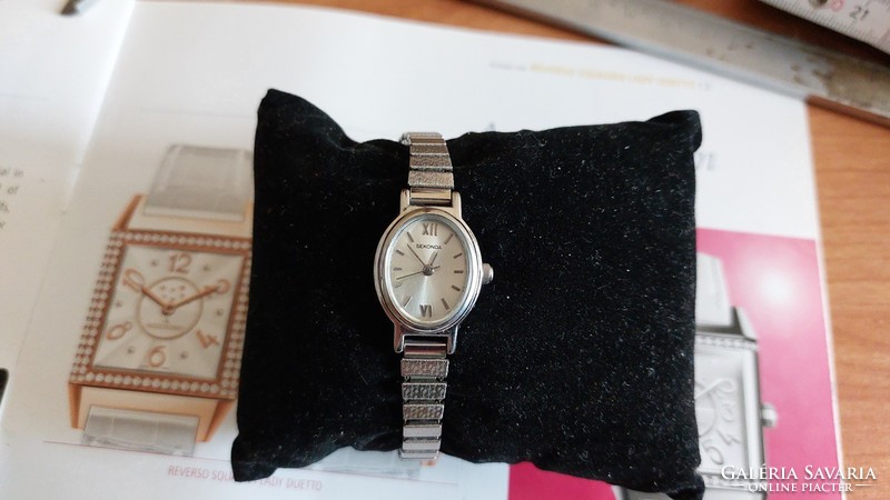 (K) beautiful women's seconds quartz watch