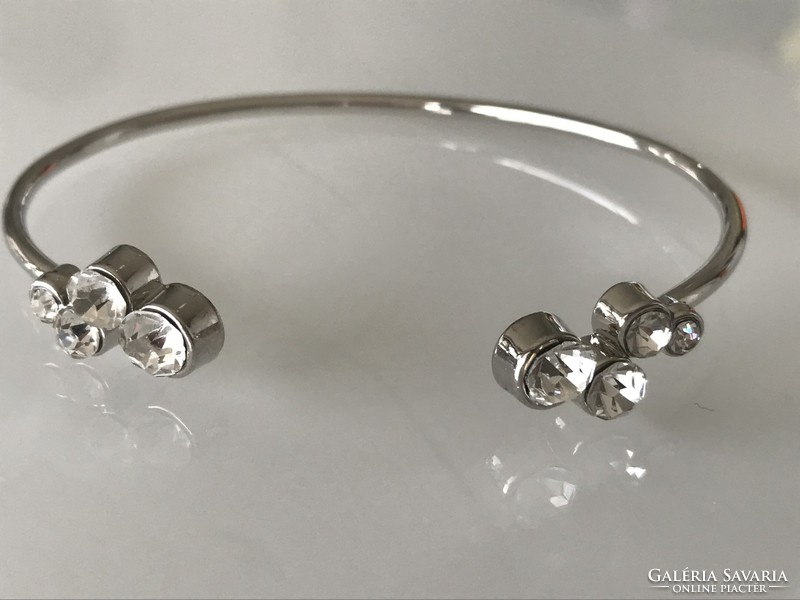 Stainless steel bracelets with brilliant crystals, 6.8 cm inner diameter
