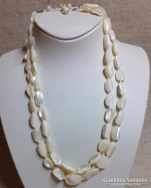 2.Row necklace made of retro beautiful shells