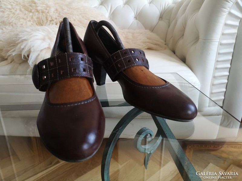 Venturini 40, leather, artdeco style, ankle strap shoes, with decorative buttons