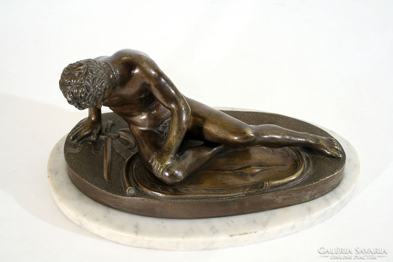 19.Sz. Galata morente 34x19cm bronze statue on a marble base dying gall gallus gladiator
