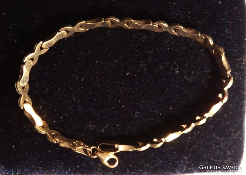 14 K 585 style gold bracelet is a nice gift