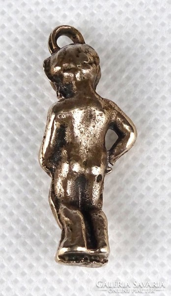 1I068 Réz pisilő brüsszeli kisfiú szobrocska akasztóval
