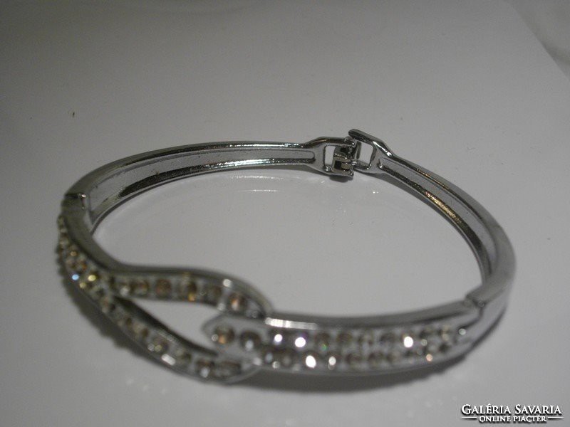 Crystalline sophisticated bracelet