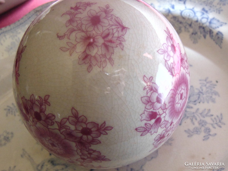 Porcelán gömb krémfehér alapon rózsaszín virágos
