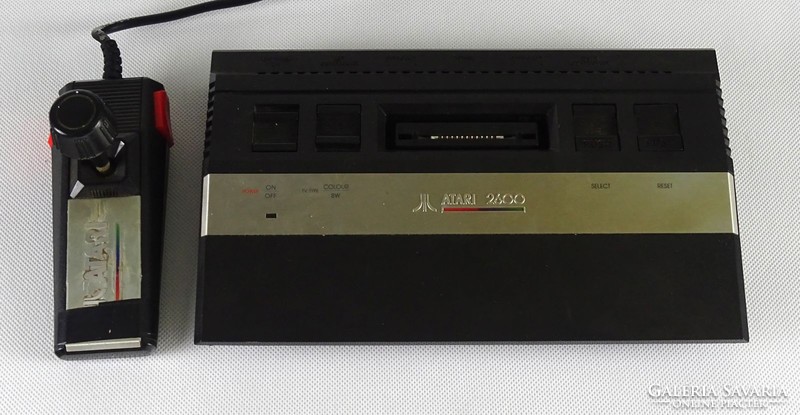 1I149 Atari 2600 játékgép 1 darab kontrollerrel és 2 darab játékkal