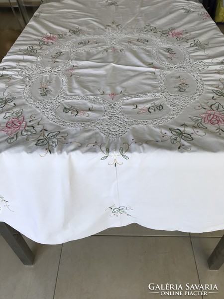 Round cotton tablecloth with hand embroidery and azure, 155 cm in diameter